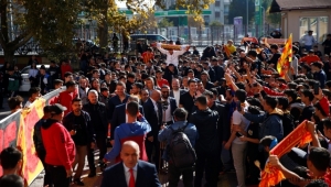 Kayserisporlu futbolcular Kolovetsios ve Cenk Gönen, öğrencilerle bir araya geldi