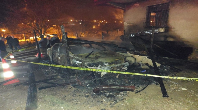 Kırıkkale'de park halindeyken yanan otomobil kullanılamaz hale geldi