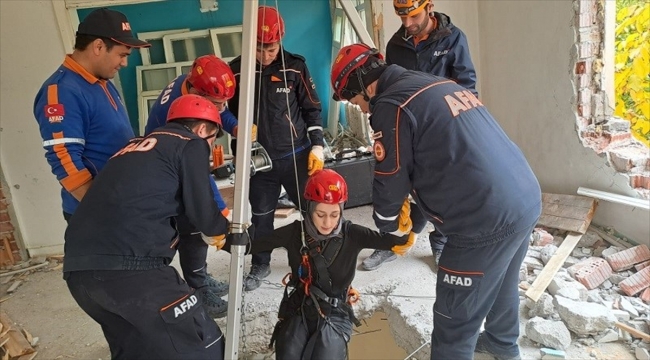Kırşehir AFAD'dan arama ve kurtarma teknisyenlerine eğitim