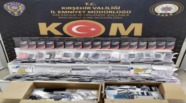 Kırşehir'de kaçak telefon aksesuarı operasyonu