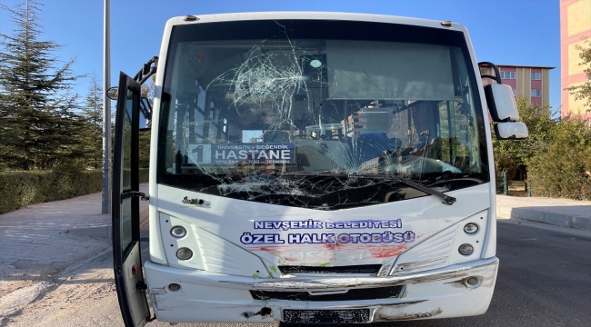 Nevşehir'de ambulansla çarpışan halk otobüsündeki 4 yolcu yaralandı