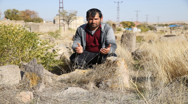 Nevşehir'de bir kişi, 28 yıldır kayıp babasının izini sürüyor