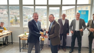 Nevşehir'de öğretmenlere fidan hediye edildi