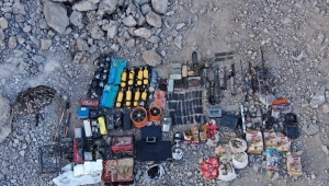 Pençe-Kilit bölgesinde PKK'ya ait çok sayıda silah ve mühimmat ele geçirildi