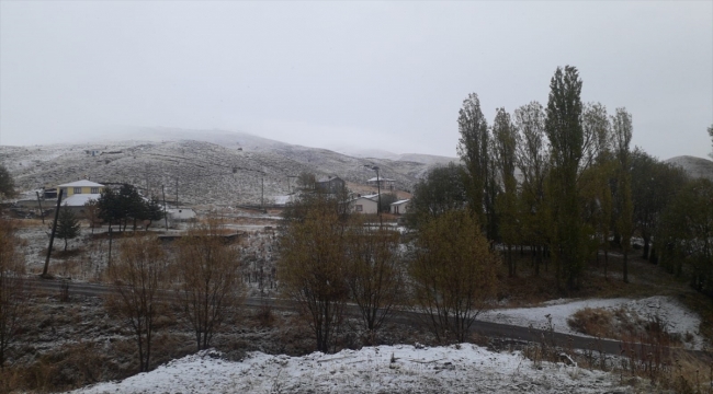 Sivas'ın yüksek kesimlerine kar yağdı 