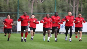 Sivasspor'da Antalya kampı devam ediyor 