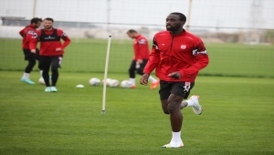 Sivasspor hazırlıklarını Antalya'da sürdürüyor