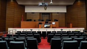 Sözlüsünü rahatsız eden kişinin cep telefonunu zorla alan sanığa 4 yıl 7 ay hapis