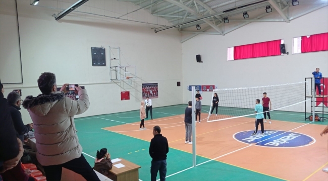 Taşkent'te öğretmenler arası voleybol turnuvası düzenlendi