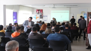 Yunak'ta kariyer gelişim eğitim semineri düzenlendi