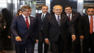 CHP Genel Başkanı Kılıçdaroğlu, Gelecek Partisi Genel Başkanı Davutoğlu ile bir araya geldi