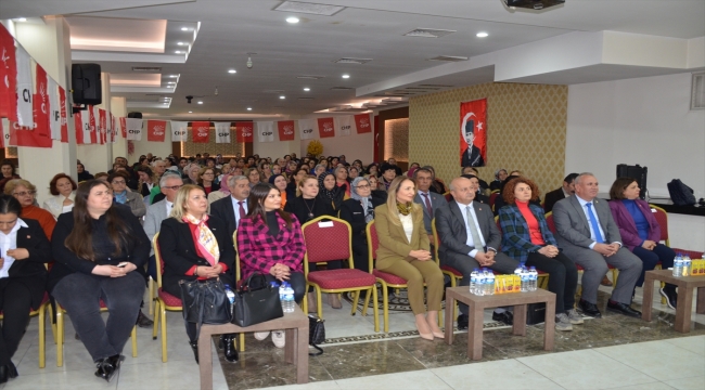 CHP Kadın Kolları Genel Başkanı Nazlıaka, Karaman'da partililerle buluştu