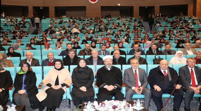 Diyanet İşleri Başkanı Erbaş. Yozgat'ta üniversite öğrencileriyle bir araya geldi:
