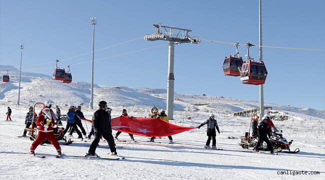 Erciyes Kış Sporları ve Turizm Merkezi'nde kayak sezonu açıldı