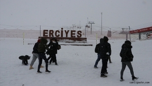 Erciyes'te kar yağışı etkili oluyor