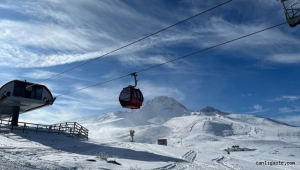 Erciyes'te kayak pistlerine saatte 8 bin 750 metreküp suni kar yağdırılıyor