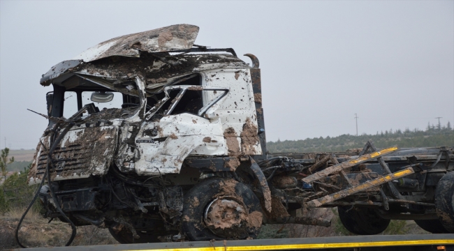 Eskişehir'de devrilen kamyonun sürücüsü yaralandı