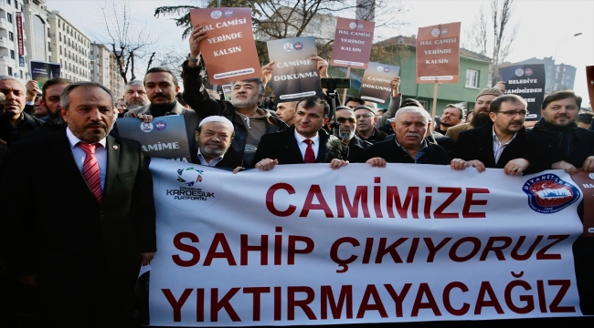 Eskişehir'de Hal Camisi'nin yıkımını öngören imar değişikliği protesto edildi