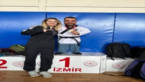 Eskişehirli Burak Sakçı, İzmir'deki tekvando şampiyonasından altın madalyayla döndü