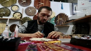 İzlediği haberden etkilenerek başladığı el sanatının ustası oldu