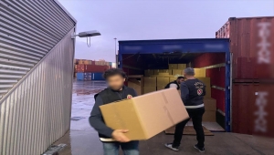 İzmir'de kaçak sigara operasyonu yapıldı