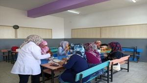 Kadınhanı'nda halk eğitim merkezinde yapılan el sanatları ürünleri ilgi görüyor 