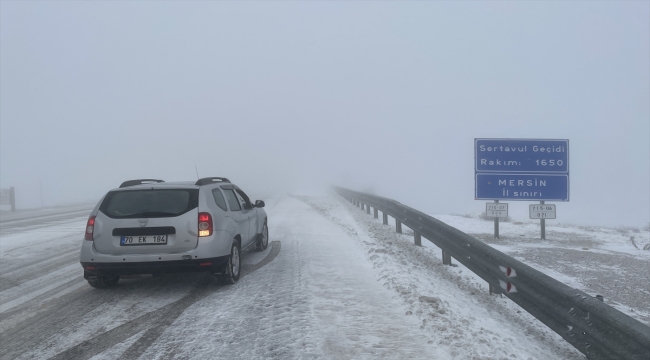 Karaman-Mersin kara yolunda kar yağışı ve sis etkili oluyor