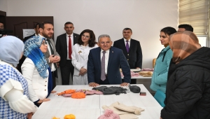 KAYMEK'in "Çocuklarımıza İyilik Örün" projesi devam ediyor