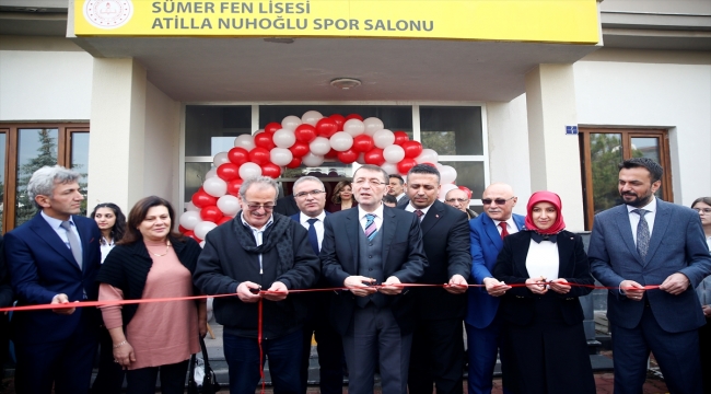 Kayseri'de 15 yıl önce vefat eden öğretmenin ismi spor salonuna verildi
