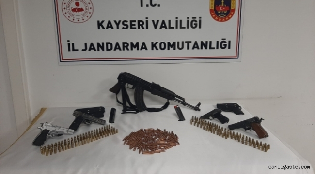 Kayseri'de bir evin bahçesine gömülü uzun namlulu silah ve tabanca ele geçirildi