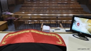 Kayseri'de bir kişiyi öldürüp evini ateşe veren 2 sanığın yargılanmasına başlandı