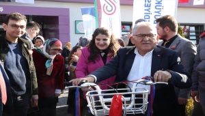 Kayseri'de görme engelli Selin, hayali tandem bisiklete belediye sayesinde kavuştu