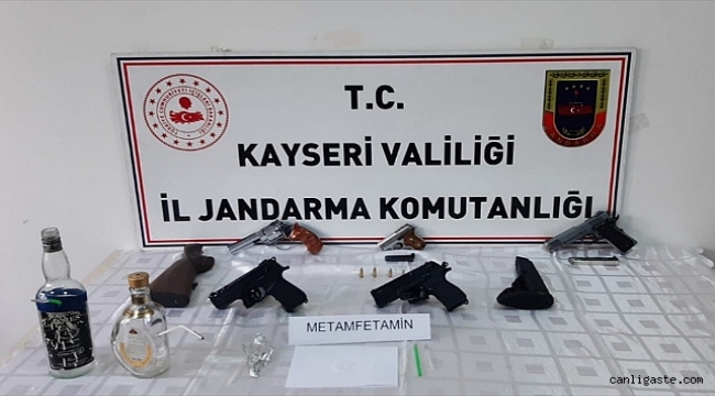 Kayseri'de iş yerinde ruhsatsız tabanca ve uyuşturucu bulundu
