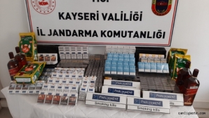 Kayseri'de kaçak sigara taşıyan araçlar jandarmaya takıldı