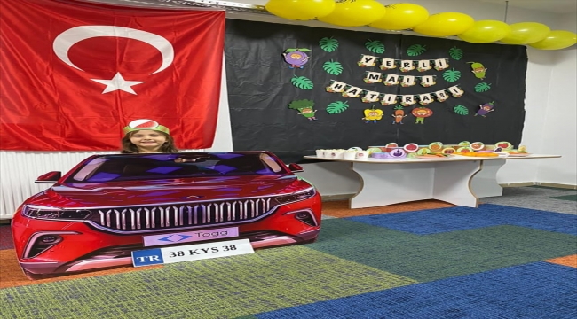 Kayseri'de minik öğrencilerden TOGG'lu yerli malı kutlaması