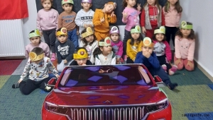 Kayseri'de öğrencilerden TOGG'lu yerli malı kutlaması