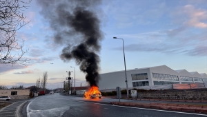 Kayseri'de seyir halindeki otomobil yandı