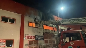 Kayseri Mobilya Kent'te bulunan imalathanede çıkan yangın söndürüldü