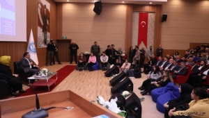 Kayseri Valisi Çiçek öğrencilerle bir araya geldi 