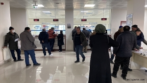 Kayseri ve çevre illerde EYT'liler SKG binalarında yoğunluk oluşturdu