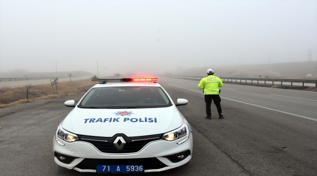 "Kilit kavşak" Kırıkkale'de sis etkili oldu