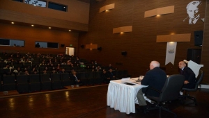 Kırşehir'de "Atatürk'ün Kırşehir'e gelişi" konulu söyleşi düzenlendi