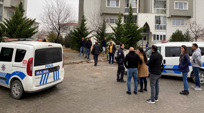 Kırşehir'de oğlunun taciz edildiğini öne süren kadın, şüphelinin evine zarar verdi