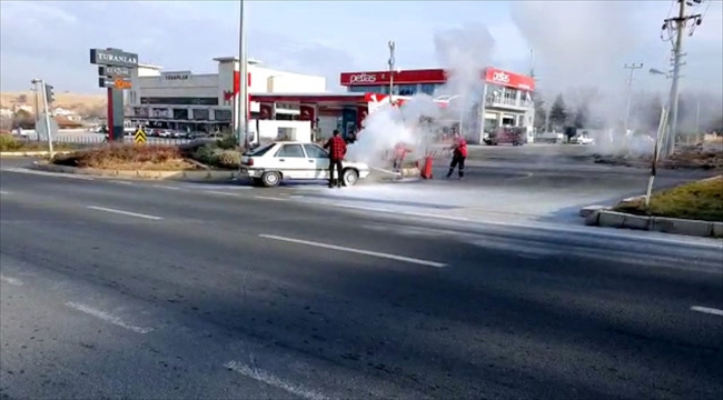 Kırşehir'de otomobilde çıkan yangın söndürüldü