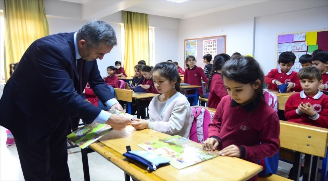 Kırşehir Valisi Buhara'dan okul ziyareti
