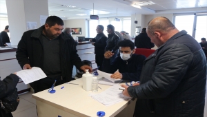 Konya, Aksaray, Afyonkarahisar ve Karaman'da EYT'li vatandaşlardan SGK önünde yoğunluk