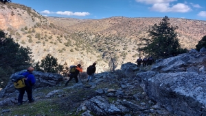Konya'da kayalıklarda mahsur kalan 23 keçi 2 gün süren çalışmayla kurtarıldı