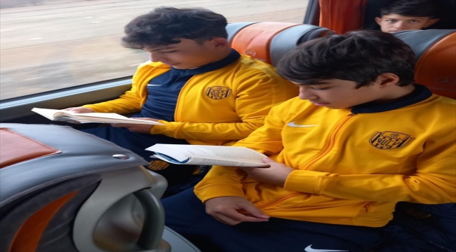 MKE Ankaragücü'nün altyapı oyuncuları, deplasman yolculuğunda bir saat kitap okuyacak