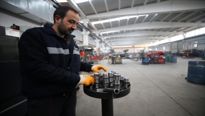 Motosiklet tamirhanesini 16 ülkeye tarım aletleri satan fabrikaya dönüştürdü