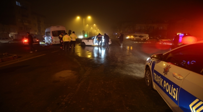 Nevşehir'de minibüsle otomobilin çarpıştığı kazada 8 kişi yaralandı